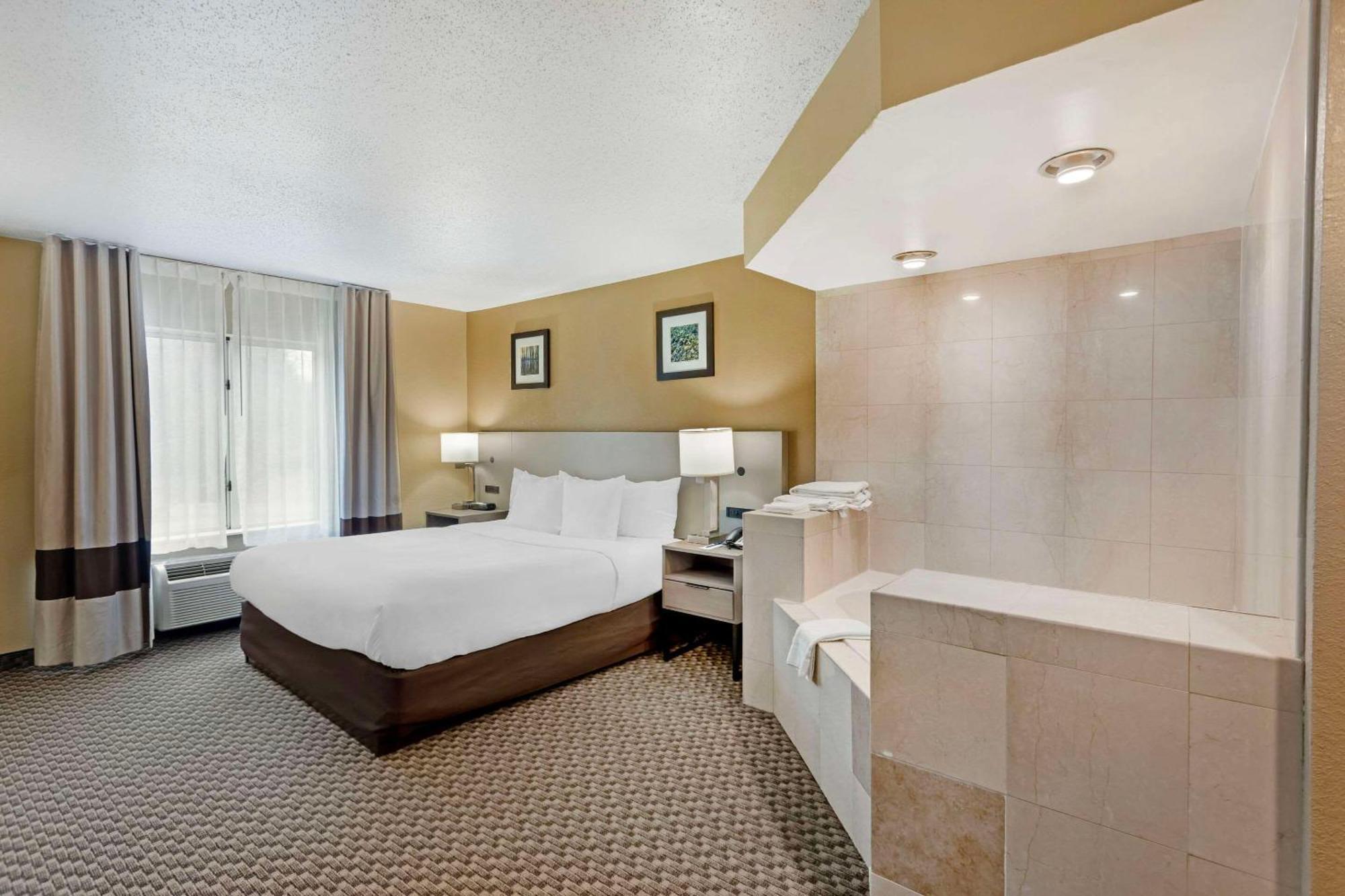 Comfort Inn & Suites Carneys Point Екстер'єр фото