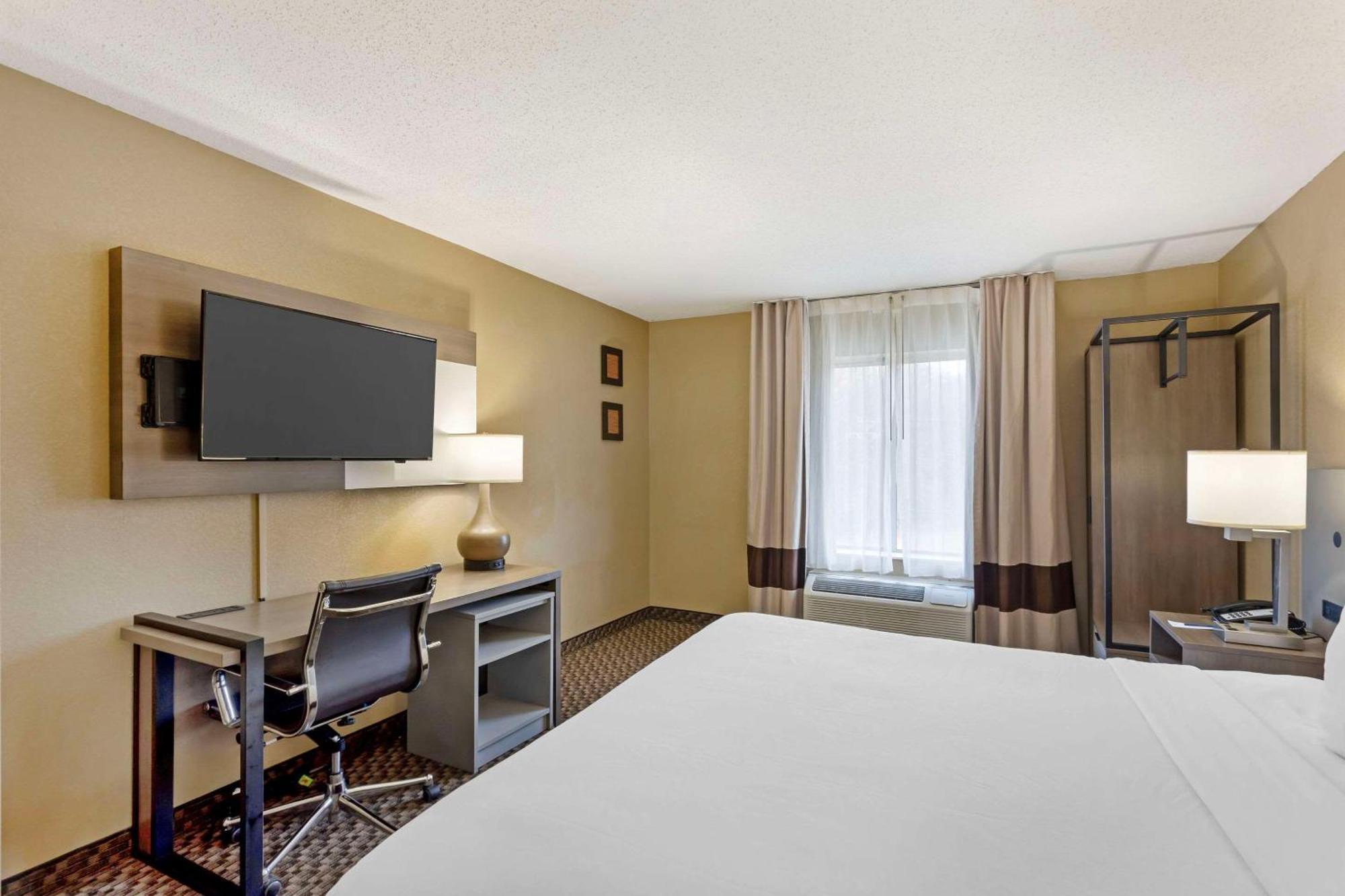 Comfort Inn & Suites Carneys Point Екстер'єр фото