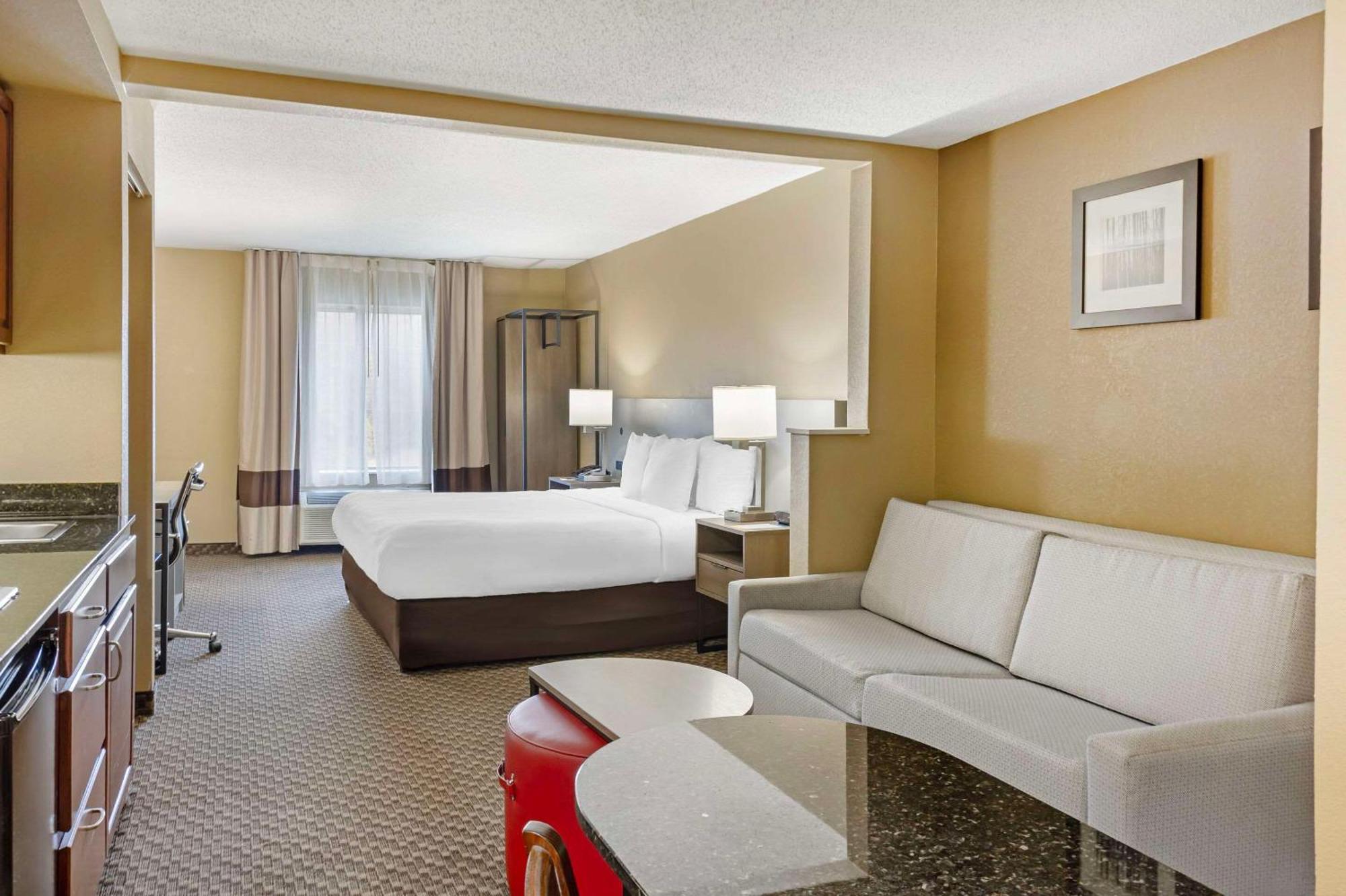 Comfort Inn & Suites Carneys Point Екстер'єр фото
