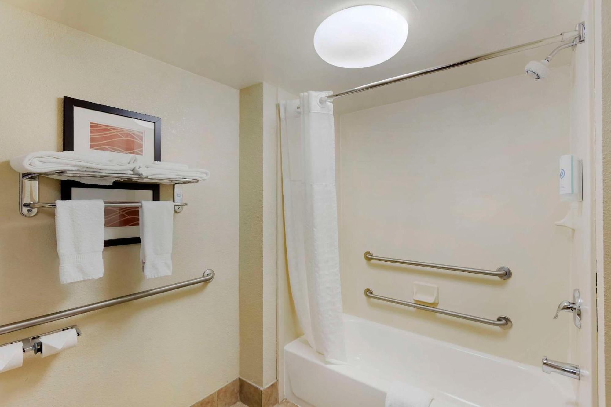 Comfort Inn & Suites Carneys Point Екстер'єр фото