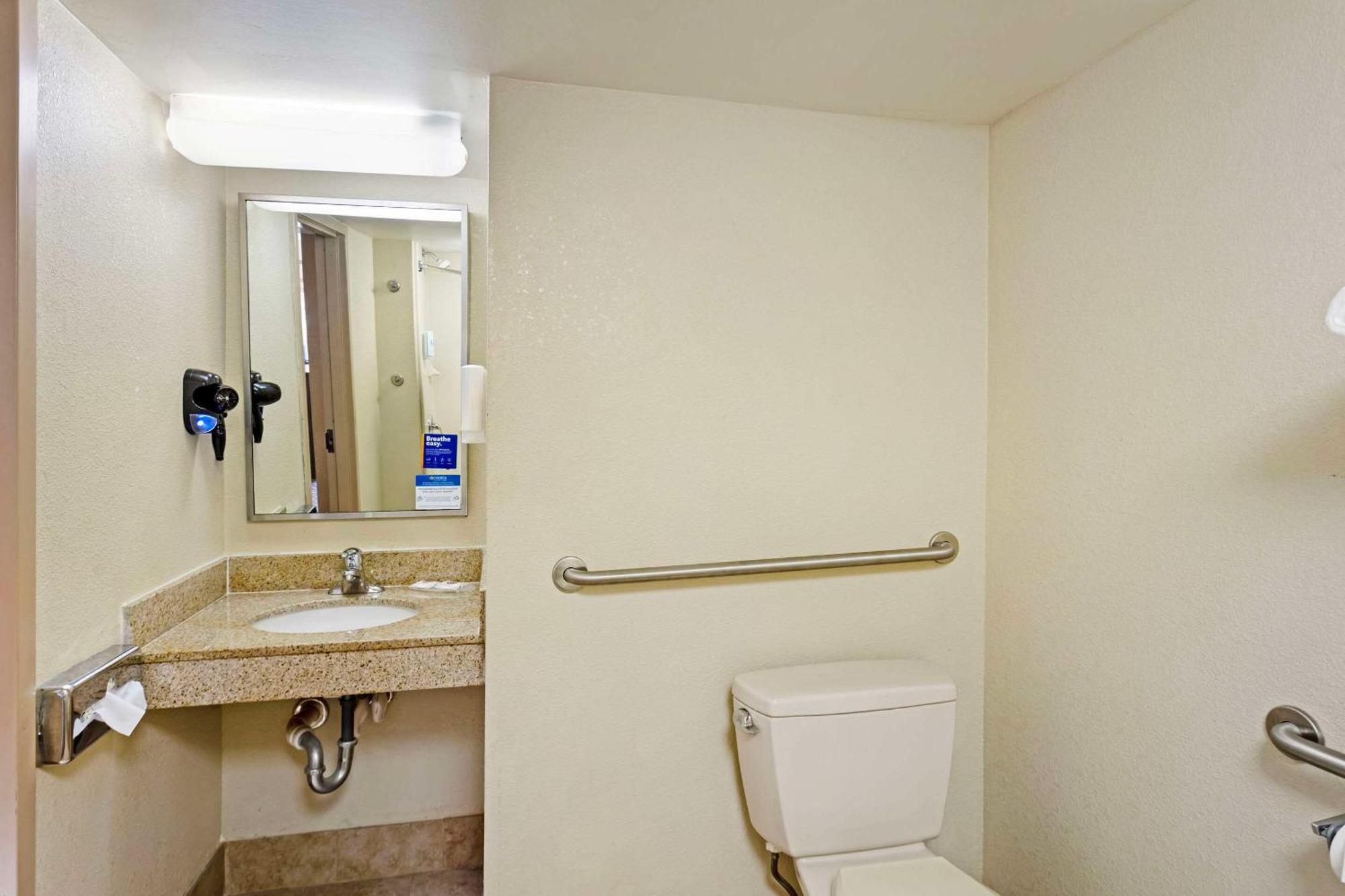 Comfort Inn & Suites Carneys Point Екстер'єр фото