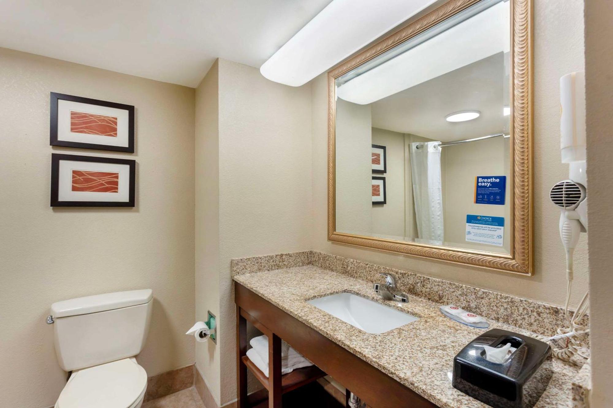 Comfort Inn & Suites Carneys Point Екстер'єр фото