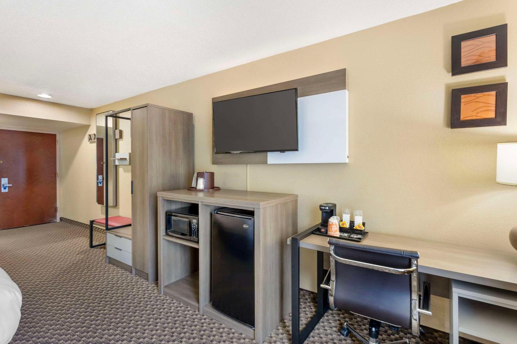 Comfort Inn & Suites Carneys Point Екстер'єр фото